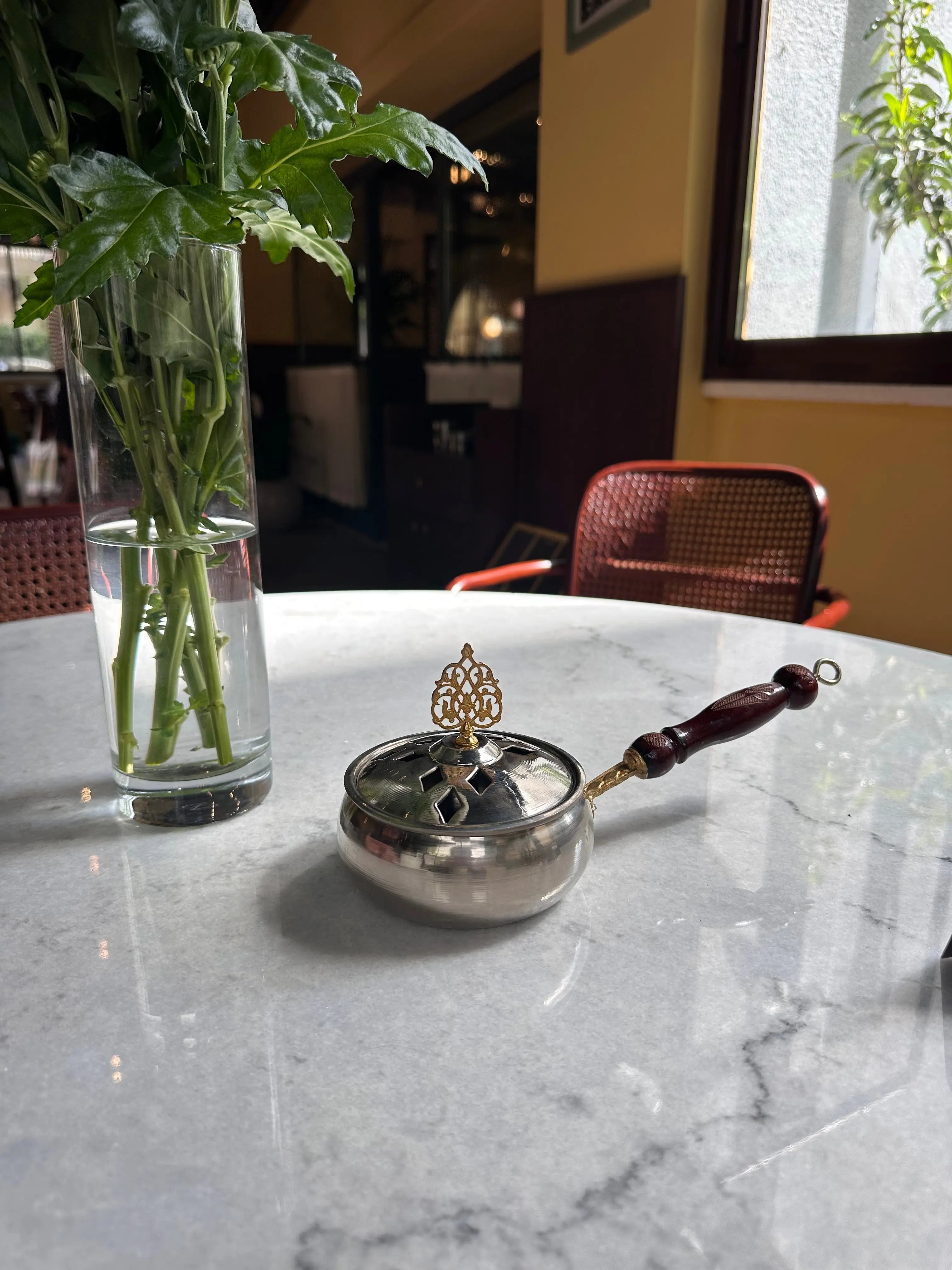 Heritage Copper Aetheria el yapımı bakır buhurdanlık, zarif detayları ve doğal parlak bakır yüzeyiyle spiritüel ritüellerde huzur ve enerji dengeleme sağlar.