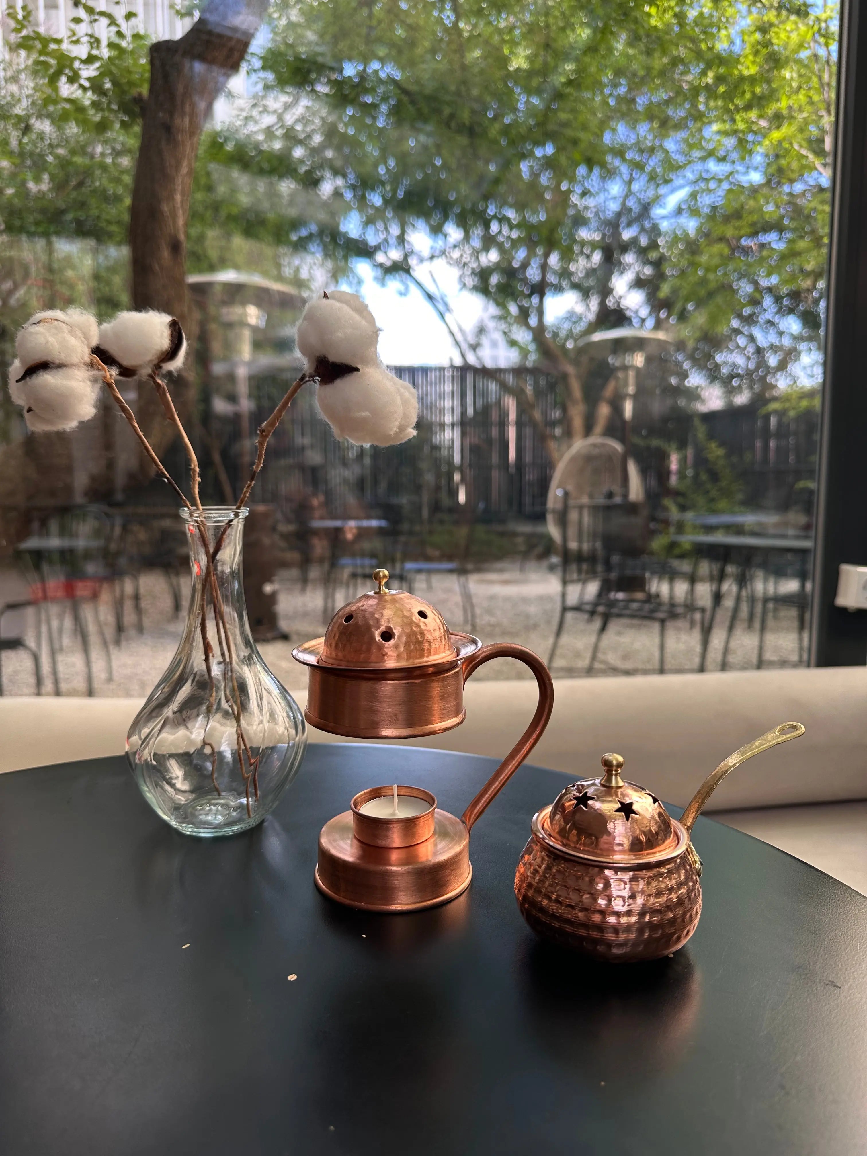 Heritage Copper el yapımı bakır tütsülük ve aksesuarlar, doğal parlaklığı ve spiritüel enerjisiyle meditasyon ve pozitif yaşam alanları için ideal dekoratif ürünler.