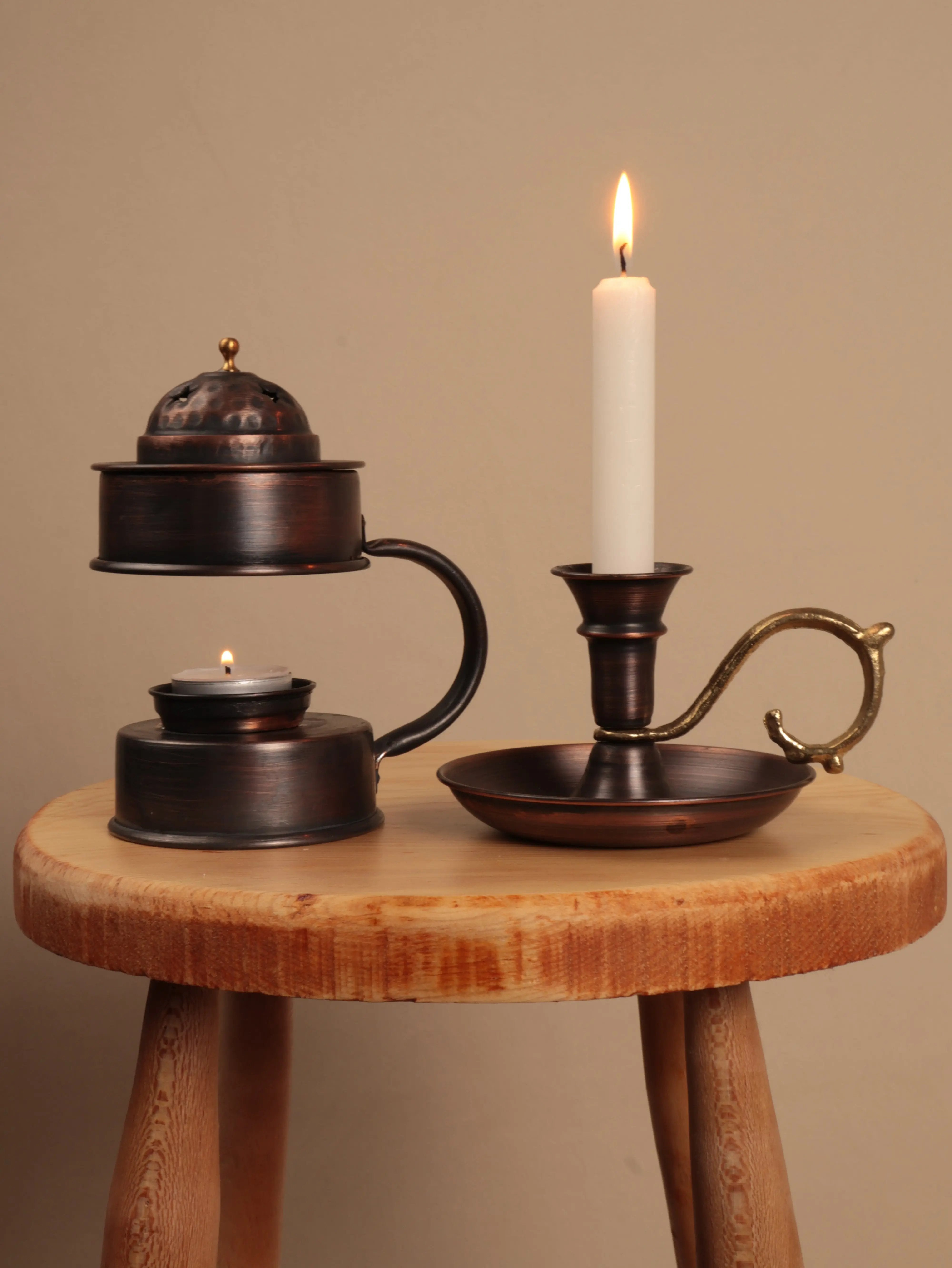 El Yapımı Bakır Set Koleksiyonu  • Zamansız mumluk ve tütsülük tasarımları • Ritüel anlarınızı aydınlatan sıcak bakır dokunuş • Ev dekorasyonuna doğal bir şıklık katar